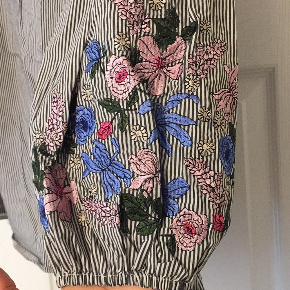 Liz Claiborne embroidered blouse